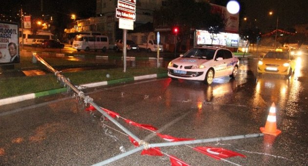 Bursa Fırtınaya Teslim Oldu