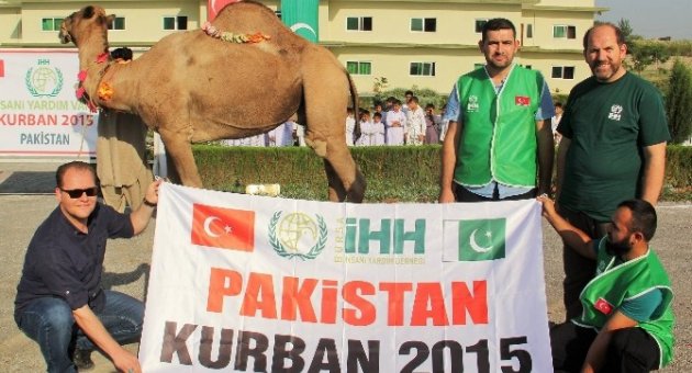 Bursa İhh Pakistan’da 400 Büyükbaş Kurban Kesti