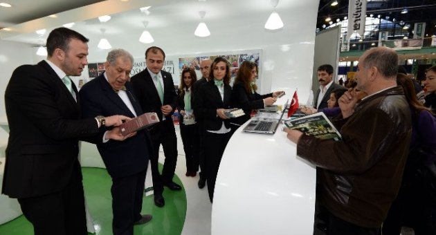 Bursa Kitap Fuarı’nda Osmangazi Standına Büyük İlgi