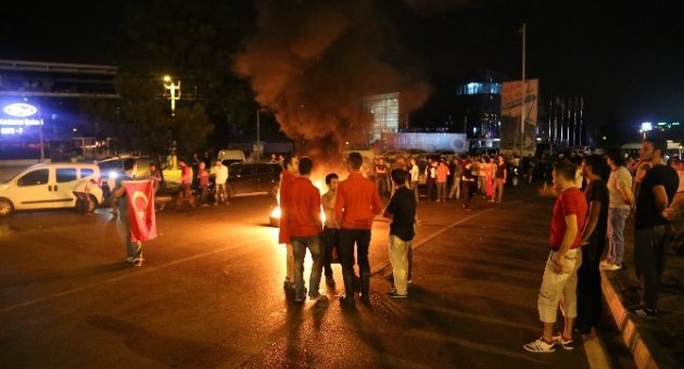 Bursa Şehitleri İçin Meydanlara Döküldü