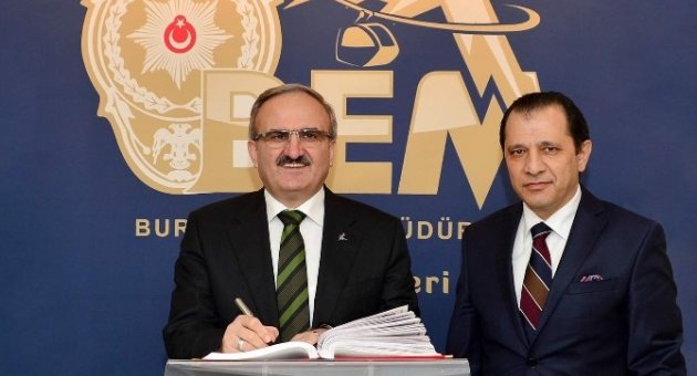 Bursa Valisi Münir Karaloğlu’ndan Emniyet Müdürüne Selami Yıldız’a Ziyaret