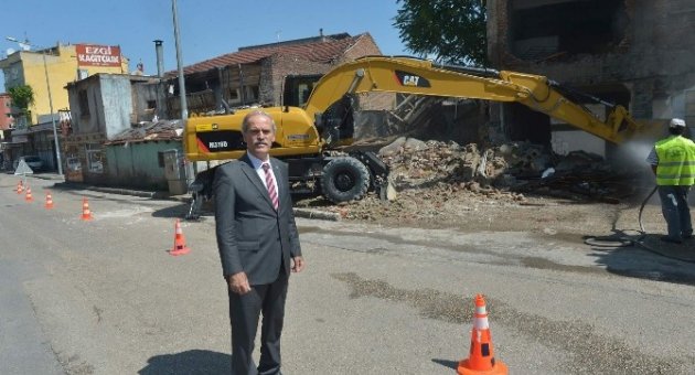 Bursa Yıkılarak Güzelleşiyor