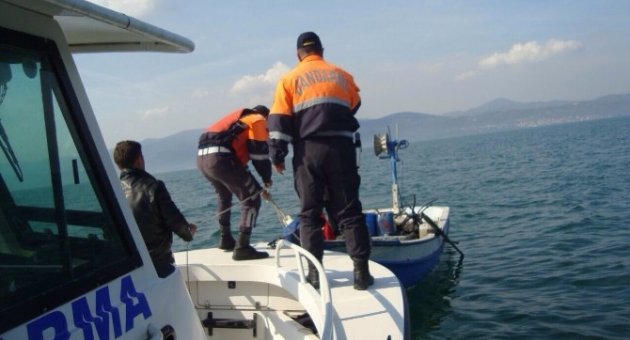 Bursa’da 2 Kişi Gölde Mahsur Kaldı