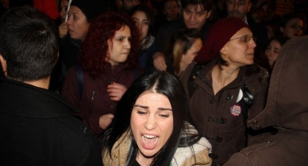 Bursa’da 5 Bin Kişi Özgecan İçin Yürüdü
