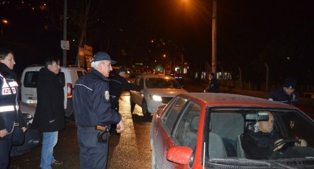 Bursa’da 800 Polisin Katılımıyla Eş Zamanlı Huzur Operasyonu Gerçekleştirildi
