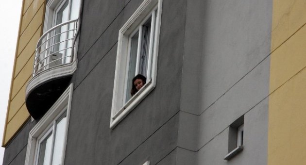 Bursa’da Apartmanı Su Bastı, Vatandaşlar 18 Saattir Kurtarılmayı Bekliyor