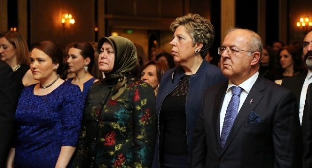 Bursa’da Başarılı Kadınlar Ödüllendirildi