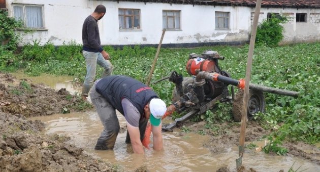 Bursa’da Dereler Taştı, 500 Dönüm Ekili Alan Sular Altında Kaldı