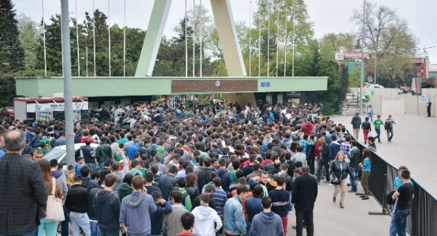 Bursa’da Fenerbahçe İzdihamı