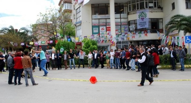 Bursa’da Hdp Seçim Bürosu Açılışında Olaylar Çıktı