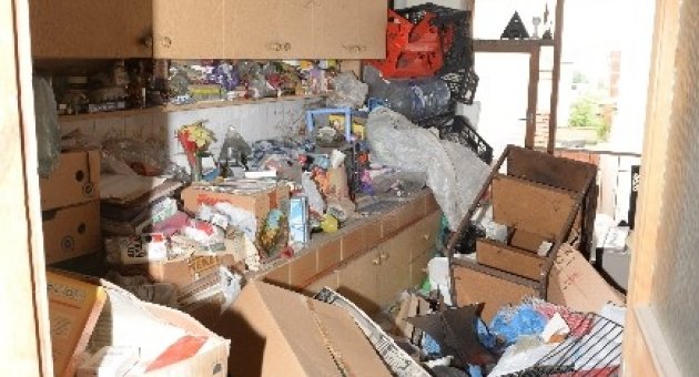 Bursa’da İki Evden 15 Kamyon Çöp Çıktı