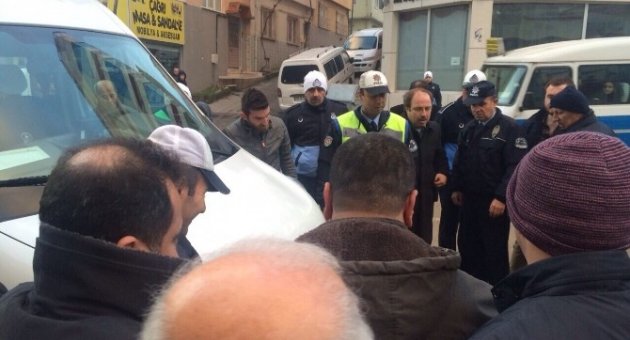 Bursa’da İlçe Plakalı Servis Trafikten Men Edildi, Zabıta Servisçiler Arasında Arbede Yaşandı