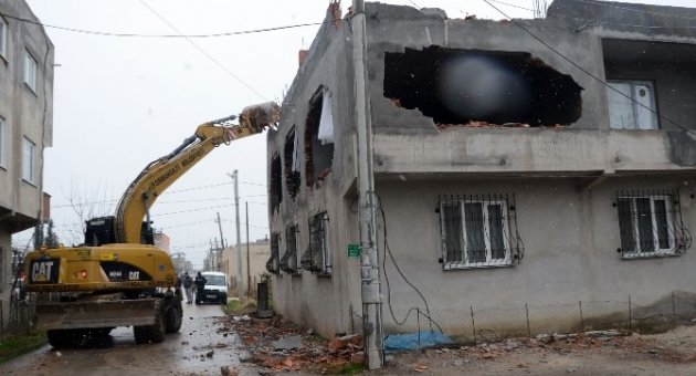 Bursa’da Kaçak Binalar Yerle Bir Edildi