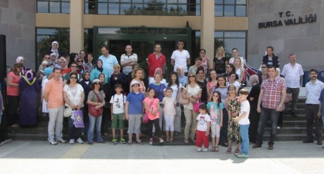 Bursa’da Öğrenci Velilerinden ’çocuklarımızı Başka Okula Göndermeyiz’ Eylemi