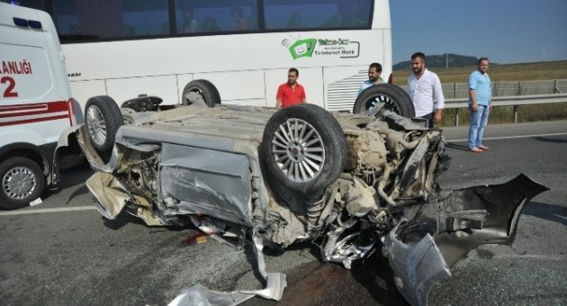 Bursa’da Otomobil Takla Attı: 1’i Ağır 4 Yaralı