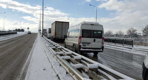 Bursa’da Sürücülerin Buz Ve Karla İmtihanı