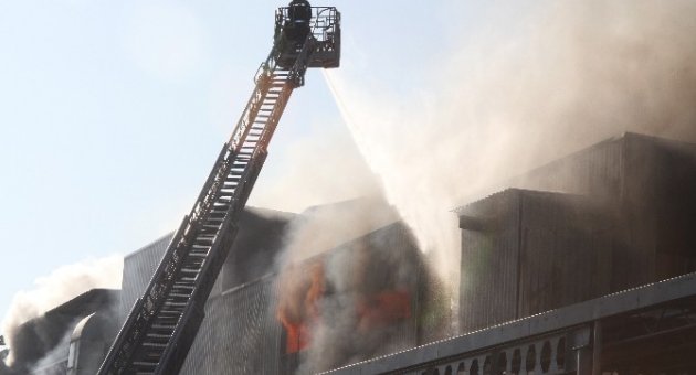 Bursa’da Tekstil Fabrikasındaki Yangın Devam Ediyor