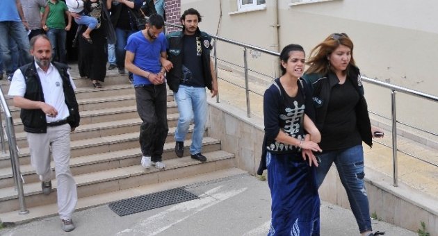 Bursa’da Uyuşturucu Tacirlerine Şafak Operasyonu: 33 Gözaltı