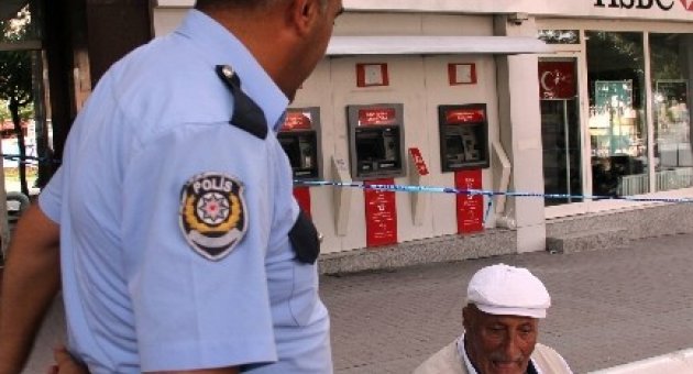 Bursa’da Yabancı Banka Önünde Bomba Paniği