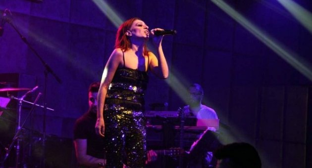 Bursa’da Yıldız Tilbe Rüzgarı