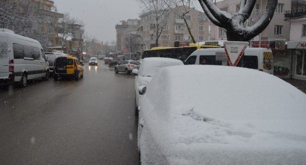 Bursa’da Yoğun Kar Yağışı Etkili Oluyor