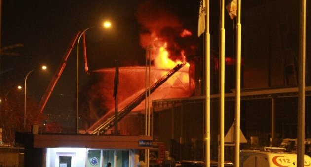 Bursa’daki Fabrika Yangını Devam Ediyor