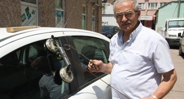 Bursalı Çilingirden Kilitli Kalan Otomobiller İçin Müthiş Buluş