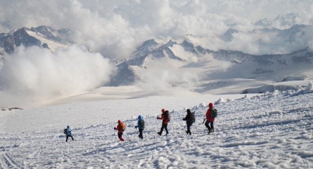 Bursalı Dağcılar Avrupa’nın Zirvesinde Türk Bayrağını Dalgalandırdı