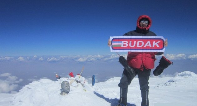 Bursalı Dağcılardan 3 Ayrı Zirve