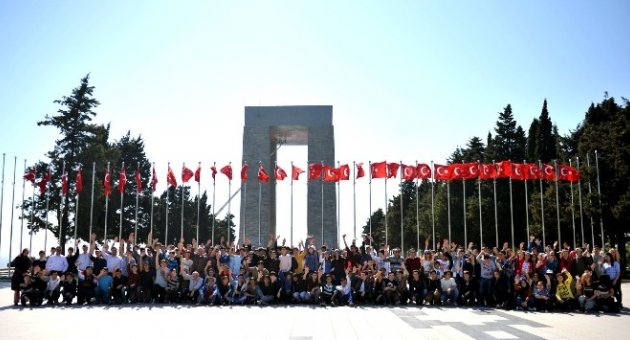 Bursalı Öğrenciler Şehitlikleri Gezdi