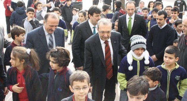 Bursalı Öğrencilerden Suriyeli Öğrencilere Yardım Eli