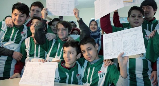 Bursalı Öğrencilere Karne Hediyesi Forma