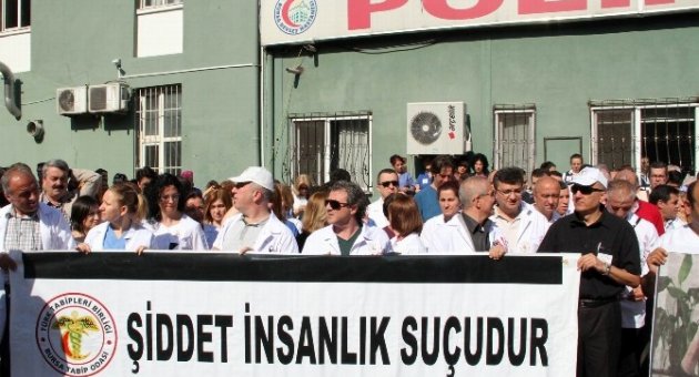 Bursalı Sağlıkçılar, Meslektaşlarına Yapılan Saldırıyı Kınadı