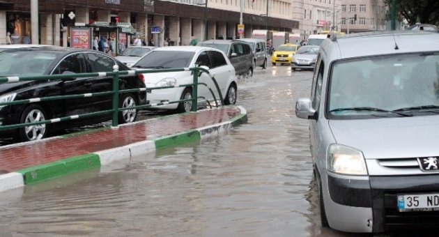 Bursalılar Yağmura Hazırlıksız Yakalandı