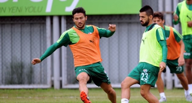 Bursaspor Çalışmalarını Sürdürüyor