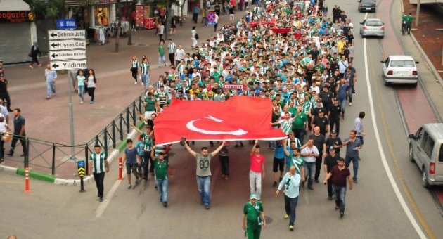 Bursaspor Taraftarı Terörü Lanetlemek İçin Yürüdü