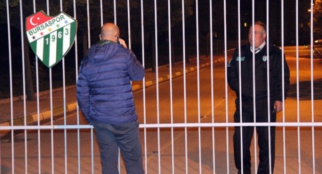 Bursaspor Taraftarından "istifa" Protestosu