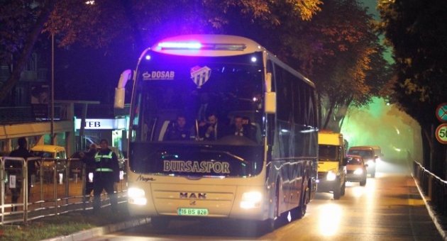 Bursaspor’a Meşaleli Karşılama