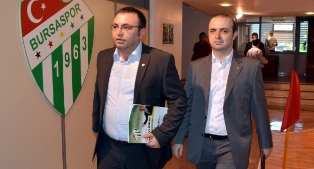 Bursaspor’da Cüneyt Özkan Listesini Teslim Etti