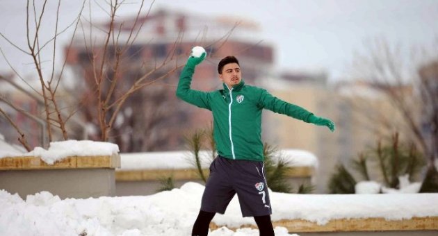 Bursaspor’da Kar Topu Savaşı