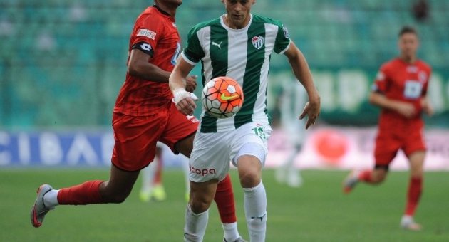 Bursasporlu Futbolcular 3 Gollü Galibiyeti Değerlendirdi