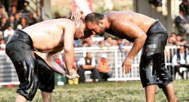 Büyükşehir Pehlivanları İki Altın Bir Bronz İle Dönüyor