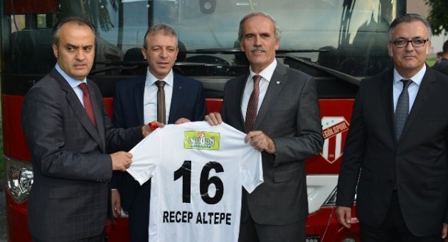 Büyükşehirden İnegölspor’a Takım Otobüsü