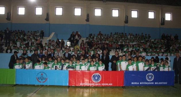 Büyükşehirden Öğrencilere Satranç Takımı