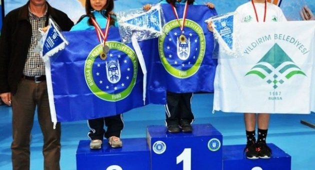 Büyükşehirli Yüzücülerden Kürsüye Ambargo