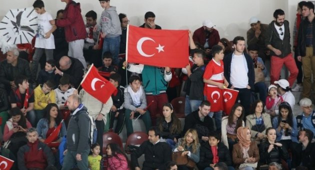 Buz Hokeyinde Kuzey Kore Güldü