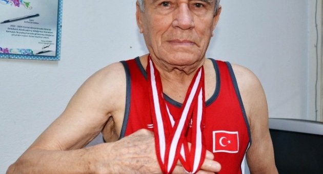 By-passlı Atlet 81 Yaşında 2 Rekor Daha Kırdı