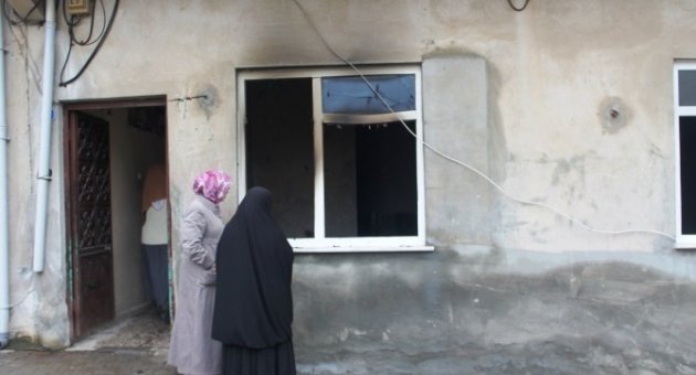 Çakmakla Oynayan Engelli Çocuk Evin Bir Odasını Kül Etti