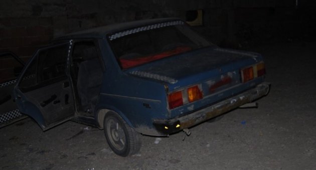 Çaldıkları Otomobili Bırakıp Kaçtılar