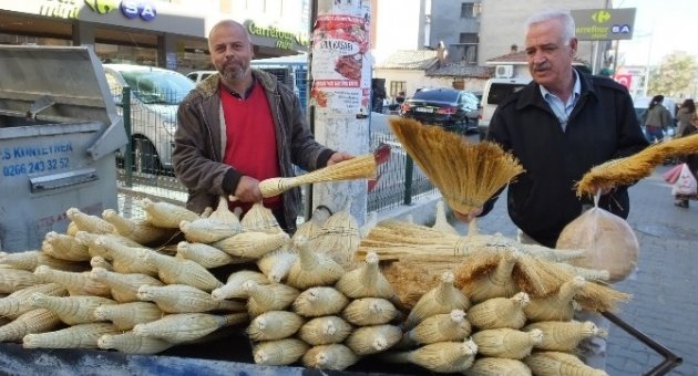 Çalı Süpürgeleri Geçim Kaynağı Oldu